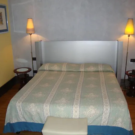 Mangili Hotell 3*