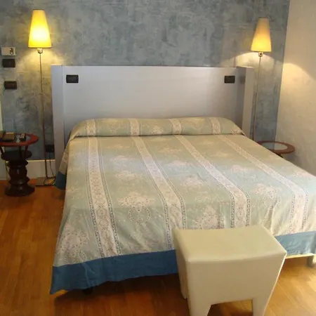 Ξενοδοχείο Mangili 3*